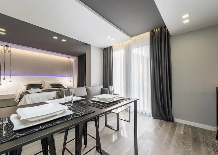 Artis Lux Apartment *